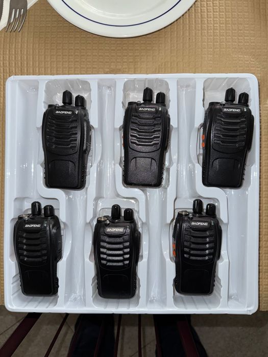 Seis Walkie Talkie com base de carregador imaculado