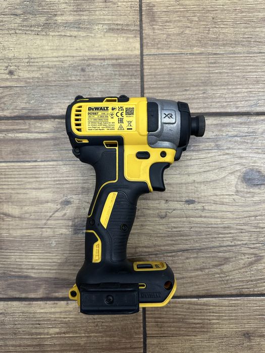 Zakrętarka udarowa DCF887 18V XR DeWalt