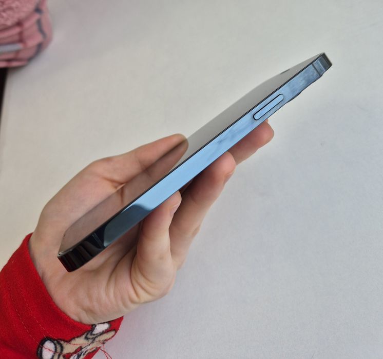 Телефон IPhone 12 Pro