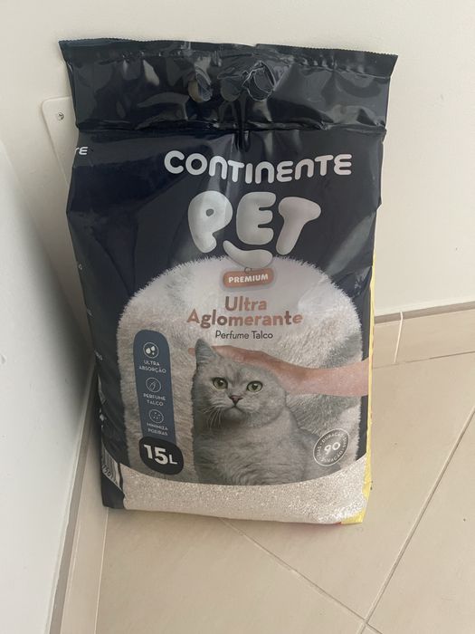 Vendo 2 sacos de raçao para gatos e um de areia