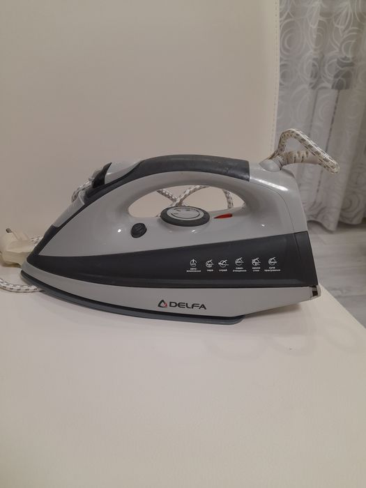 Продаю утюг б/у Delfa