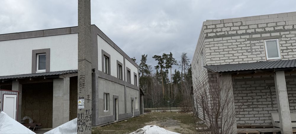 Продаєься 4 таунхауси у Фастівському районі Київської області.
