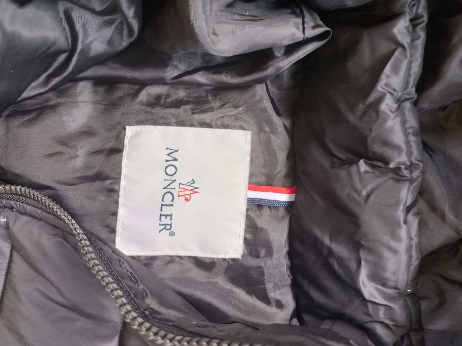 Casaco Moncler impecável