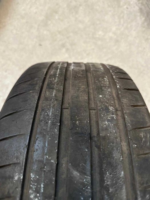 37 - Pneu good year 215/40 r18