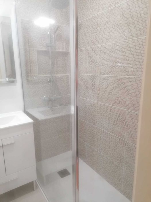 T1 recentemente renovado e mobilado – perto da praia