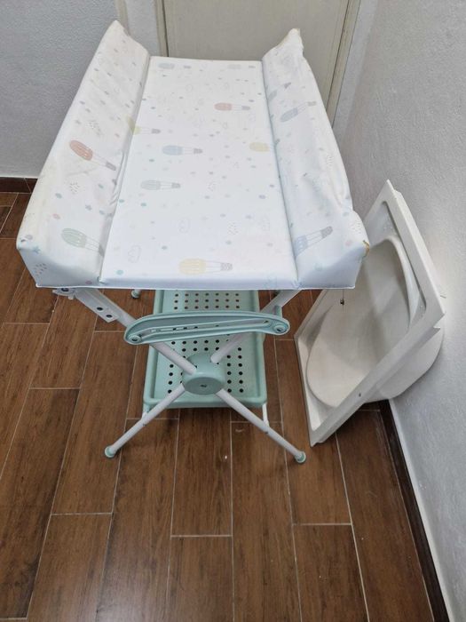 Trocador/fraldário com banheira bebê dobrável, bom estado