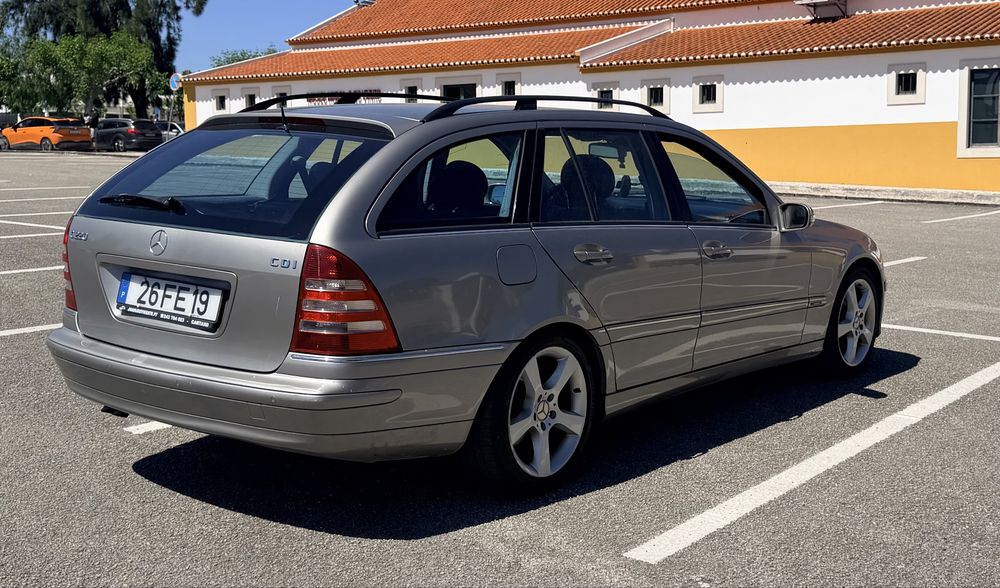 Mercedes C 220 Avantgarde Impecável!