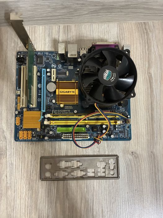 материнська плата GIGABYTE GA-G31M-ES2L