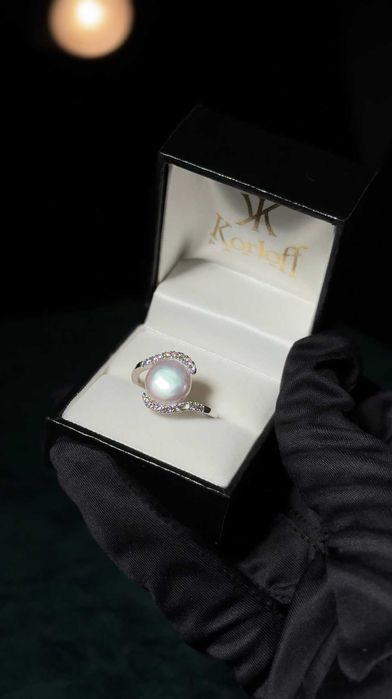 Кольцо из белого золота с бриллиантами и жемчугом