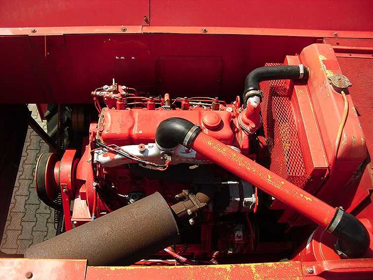 Зерноуборочный комбайн Massey Ferguson 430 (2)