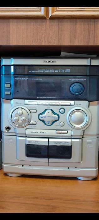Музичний центр. Музыкальный центр Aiwa NSX-SZ200. Колонки. Усилитель.