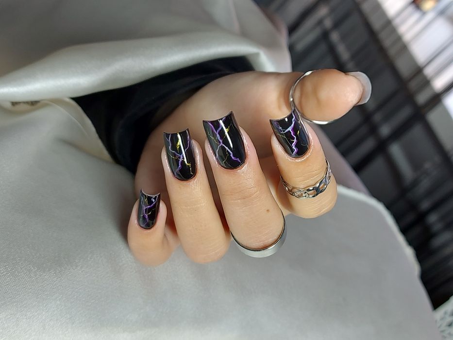 Маникюр и педикюр