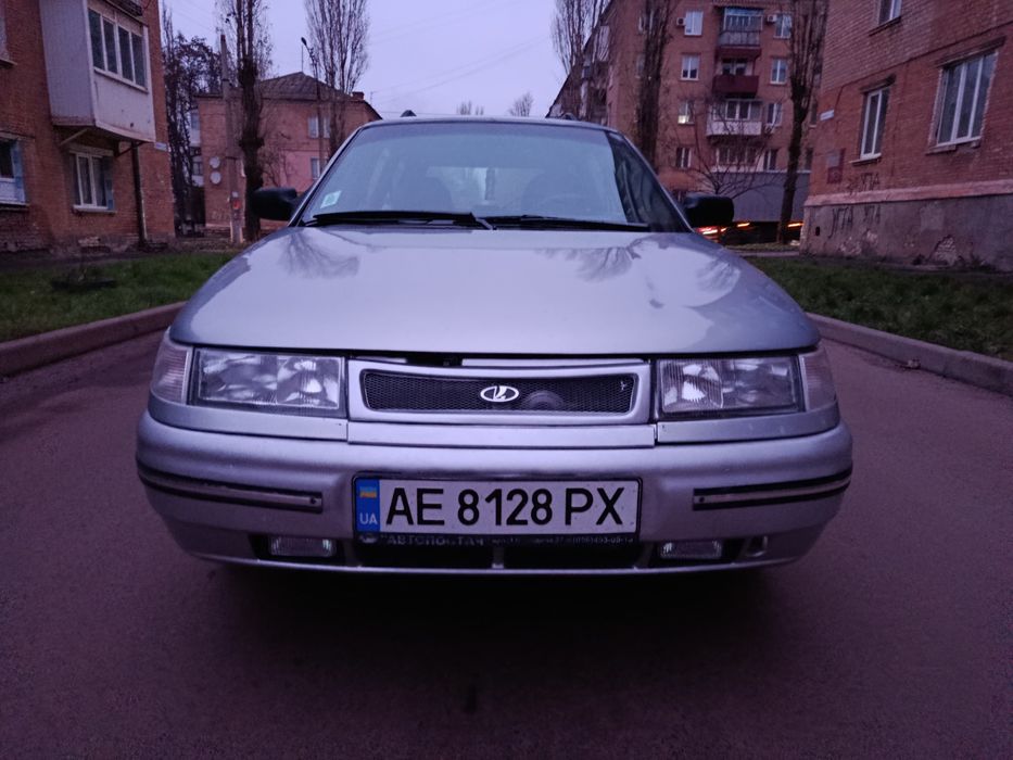 Продам в хорошем состоянии ваз 21111 газ евро 4. 1.6..8 клапанная. Кузов в родной краске. Днище пороги идеальные. Была задута спецмовилью поэтому сохранилась без гнили. Мотор шепчет. Компрессия по 12.5 в каждом. Полностью обслужен. Масло от замены до замены. Ролик ремни антифриз печка ташкент. Ходовая вся новая. Едет как пушинка. Все стойки держат. Салон в норме. Готов на все проверки ЯМЫ СТО. Любое переоформление.