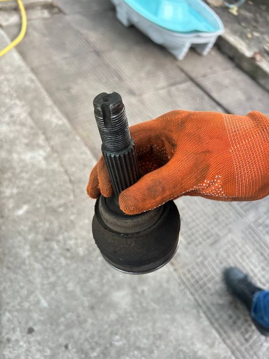 Напіввісь права зі шрусом