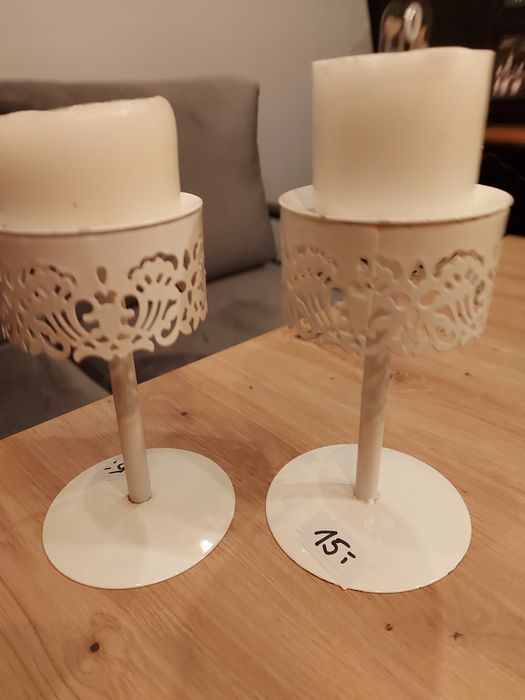 Świecznik metalowy biały