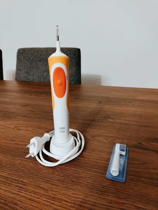 Escova de dentes elétrica | ORAL-B Vitality Precision Clean