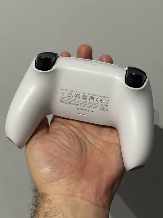 Pad PS5 Biały stan bardzo dobry