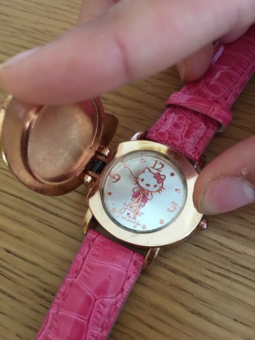 Relógio da Hello Kitty com brilhantes