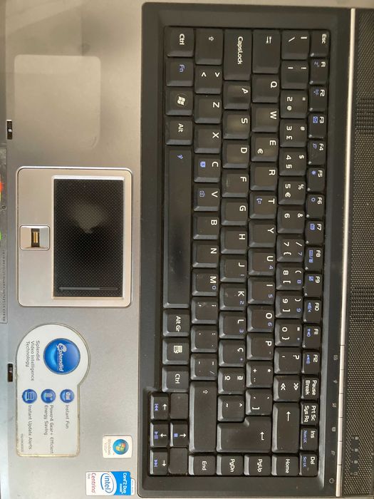 Portátil ASUS F3E – Core 2 Duo, SSD, a funcionar.