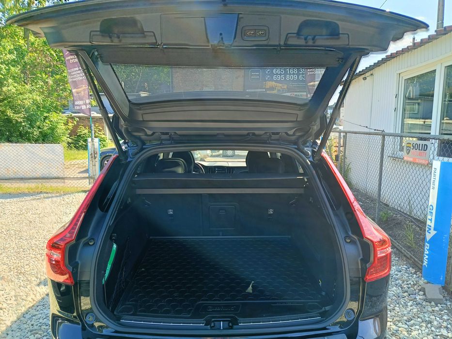 VOLVO XC60 R-Line 2.0 235 KM Pełny Serwis Pewne Auto FULL Piękne