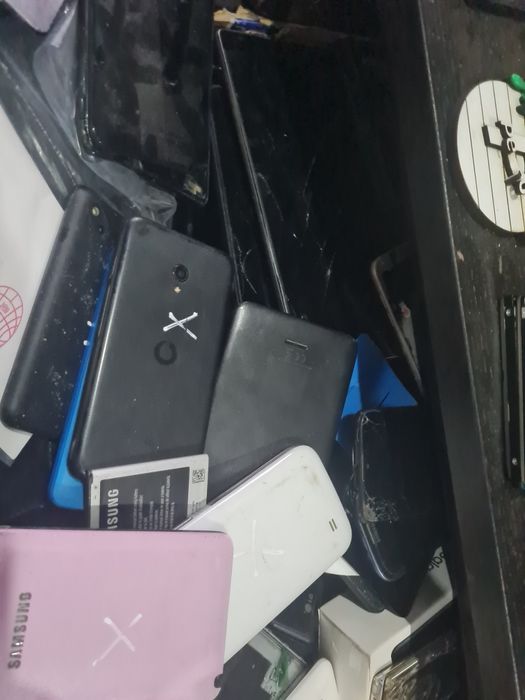 Vendo grande lote de telemóveis