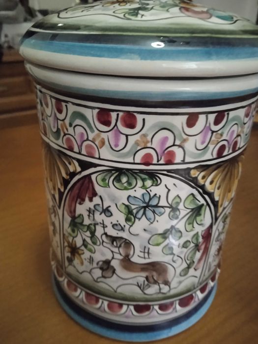 Potes pintados à mão