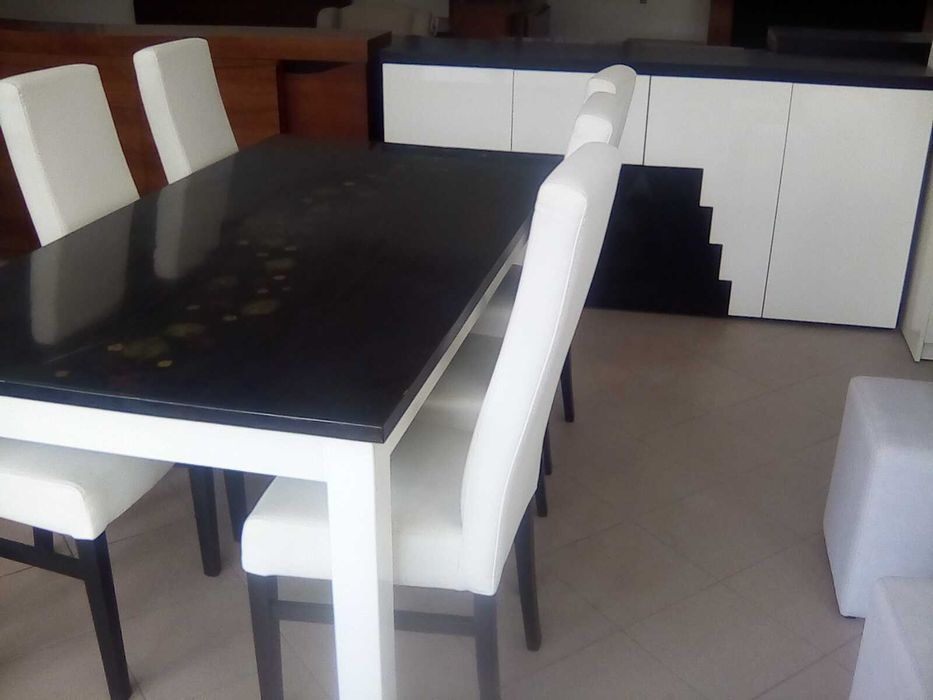 Venda de Mobiliário de Exposição