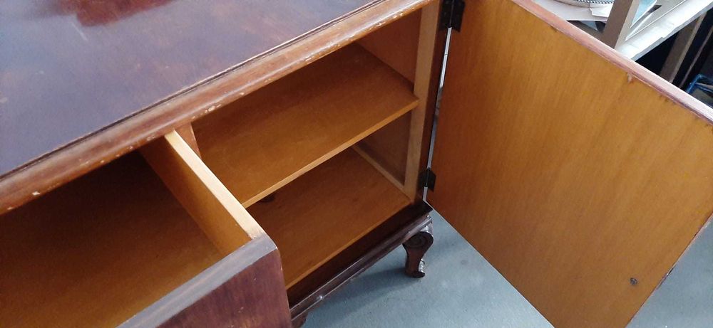 Aparador em madeira exótica