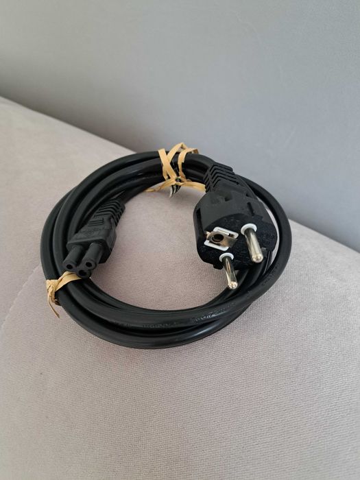 Przewód zasilający typu koniczynka