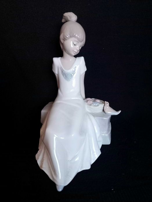 Фарфоровая статуэтка NAO Lladro, дефект, читайте описание.