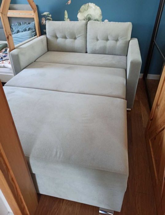 zgrabna sofa z funkcją spania
