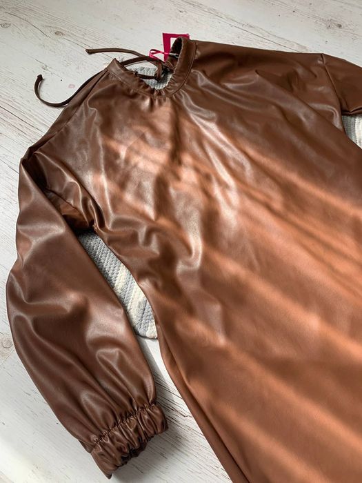 Стильна сукня коричнева кожзам