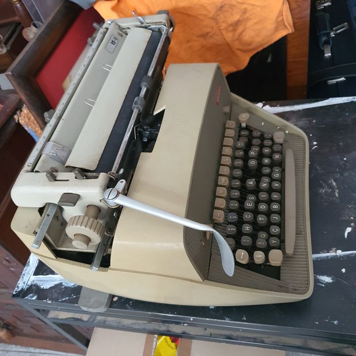 Maquina escrever antiga Messa