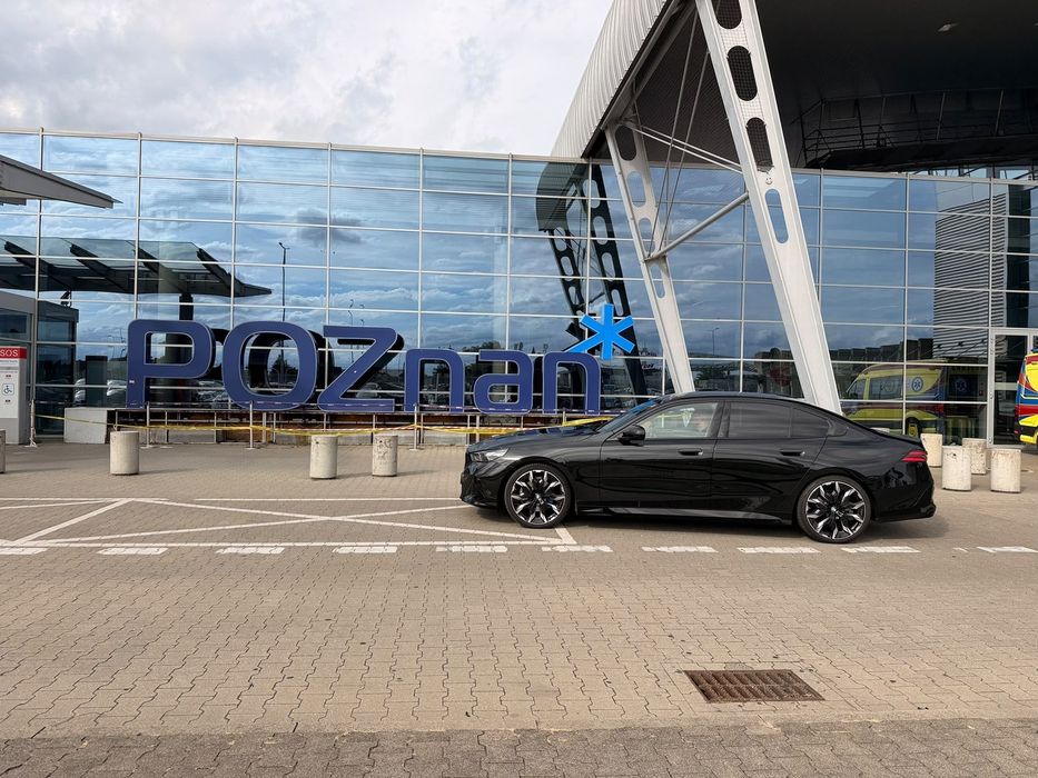 Transfer Poznań • Lotnisko • MTP • Mercedes V-Class • BMW z kierowcą