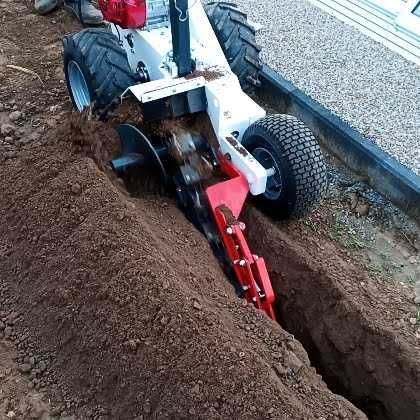 Wypożyczalnia sprzętu ogrodniczego Legnica Aerator Wertykulator Koparka Łańcuchowa Posypywarka Glebogryzarka Rębak Frezarka do Pni Siewnik do trawy
