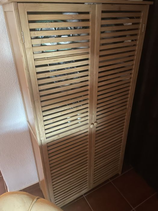 Movel bambu com parteleiras