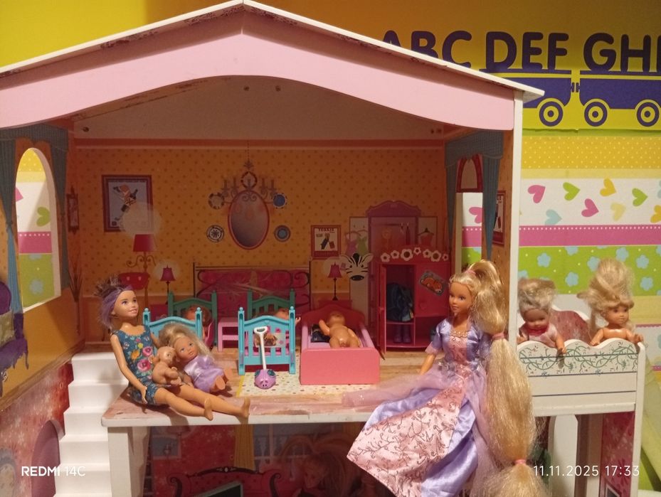 Domek dla lalki Barbie+ meble+ lalki+ auta