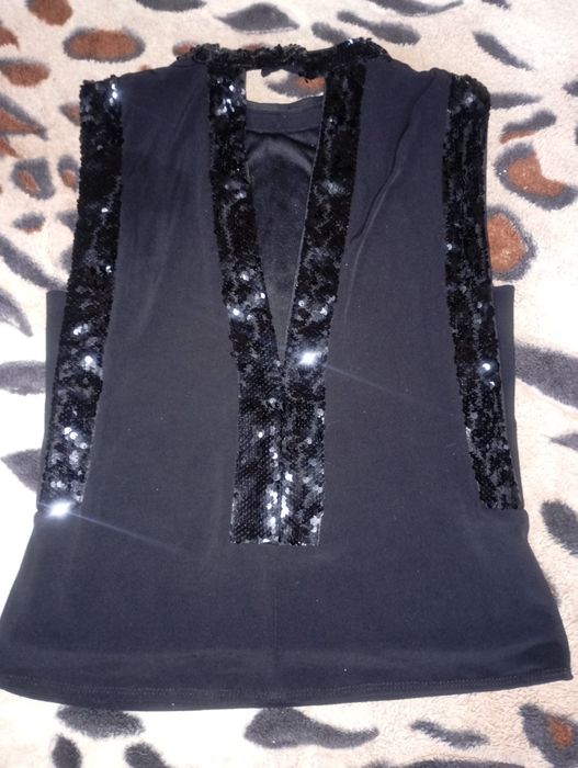 Блуза чорна з паєтками без рукавів