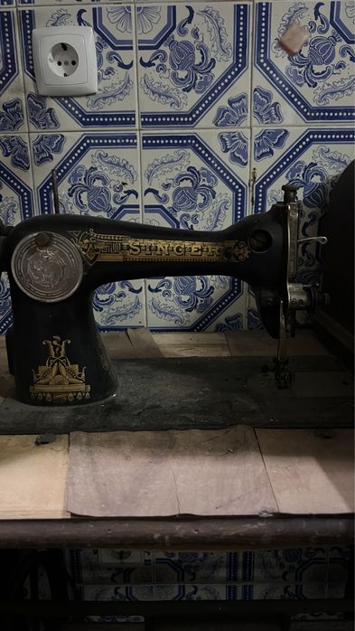 Maquina costura Singer antiga