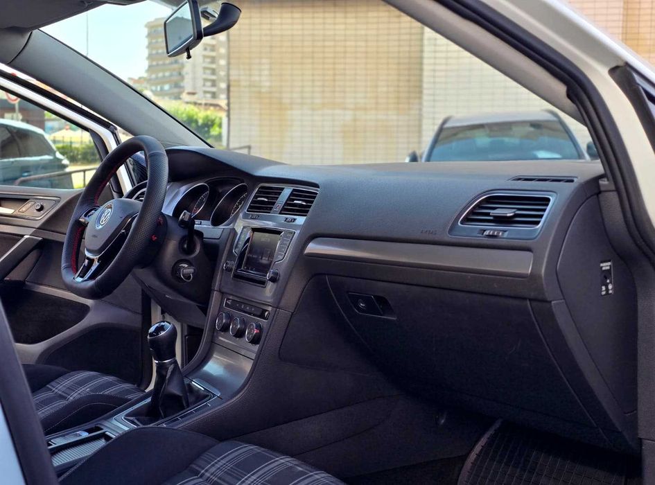 Volkswagen Golf 7 1.6Tdi 110Cv (Look Gti)