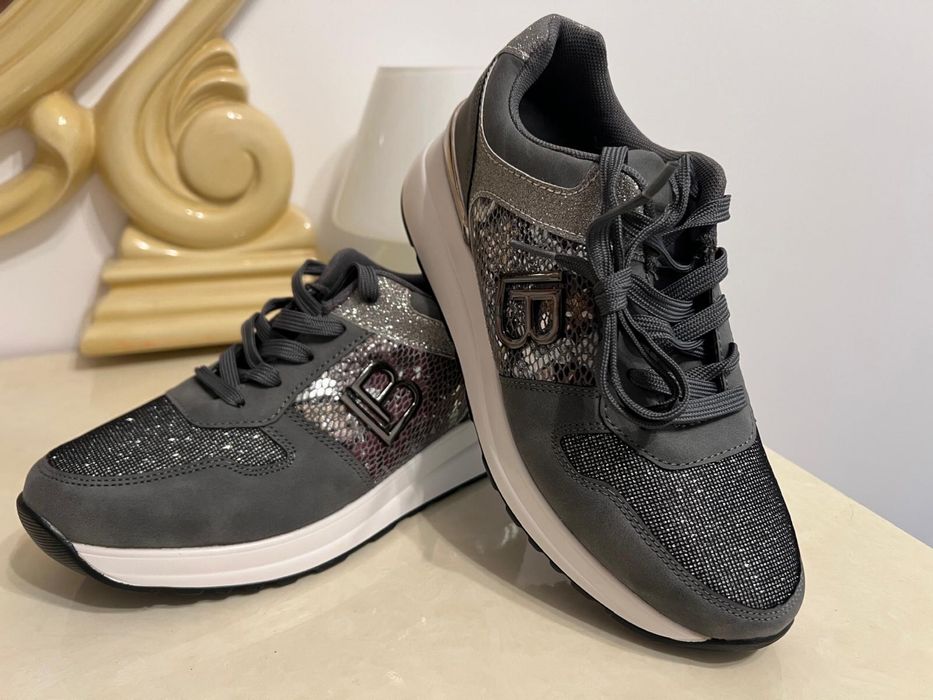 Нові брендові красовки 39 р