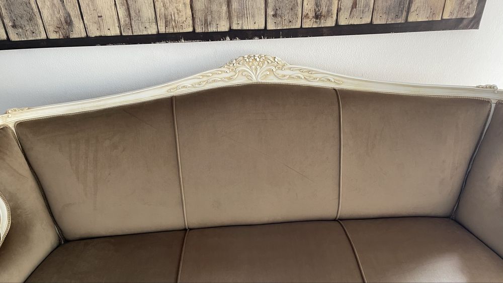 Sofa antigo com talha