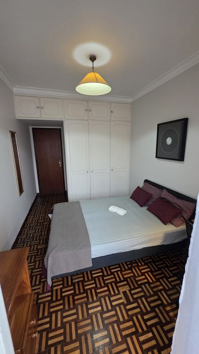 Quarto de Casal em Linda a Velha