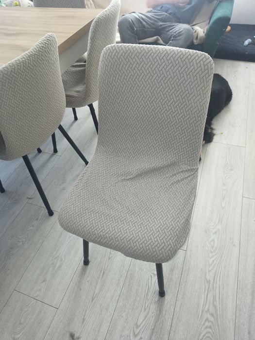 Stół rozkładany z 8 krzesłami