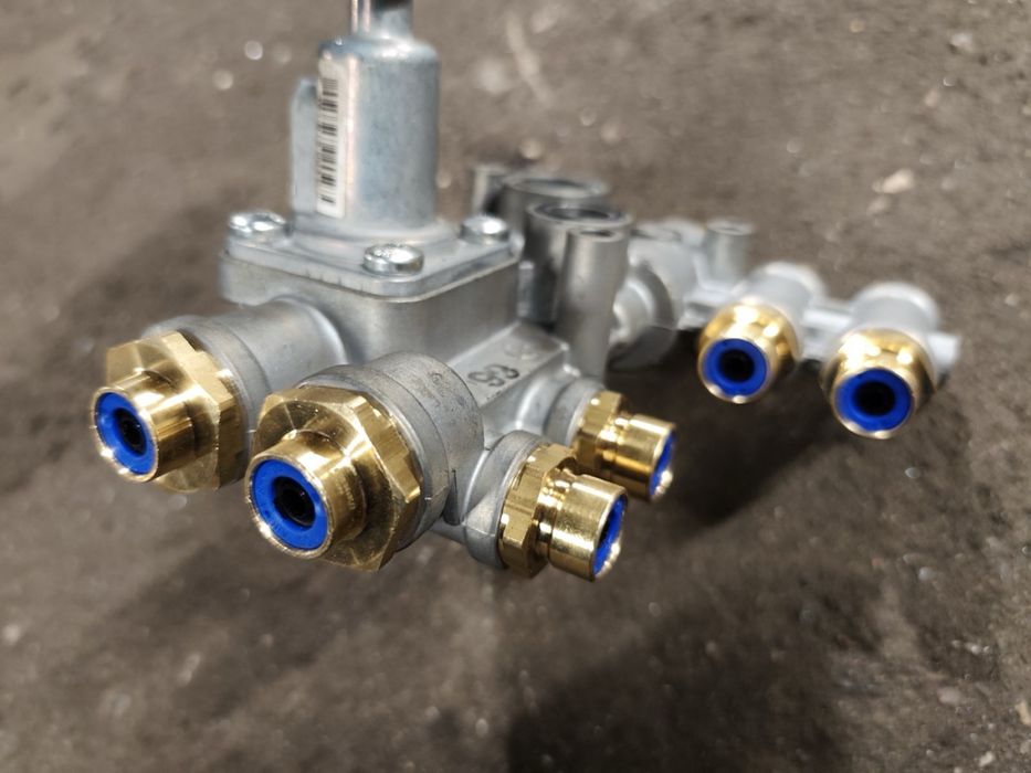 Пневматичний модуль розширення модулятор Wabco 4615130030