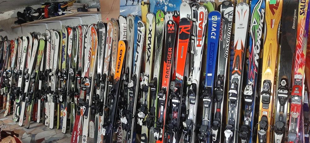 прокат лиж:бігових, гірських та сноубордів.