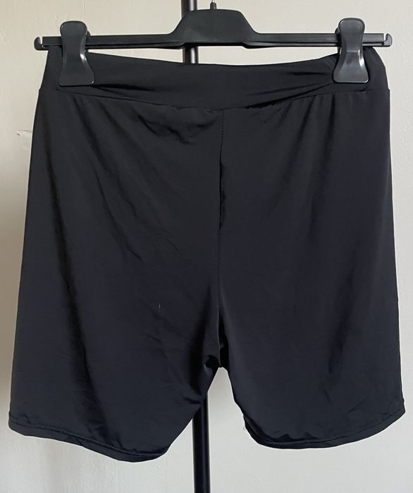 Krótkie leginsy czarne z wysokim stanem