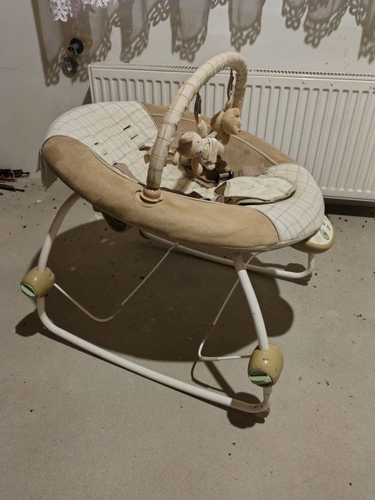 Leżaczek Bujaczek firmy bright starte