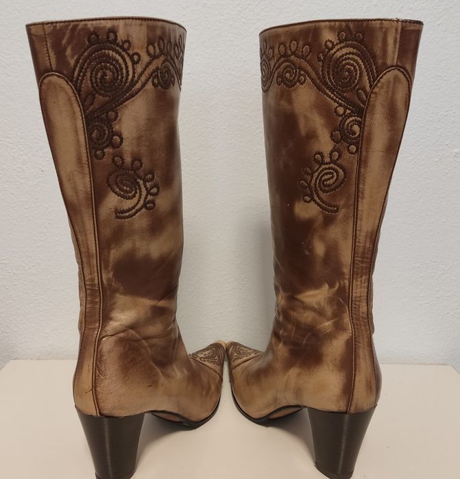 Botas em pele de mulher