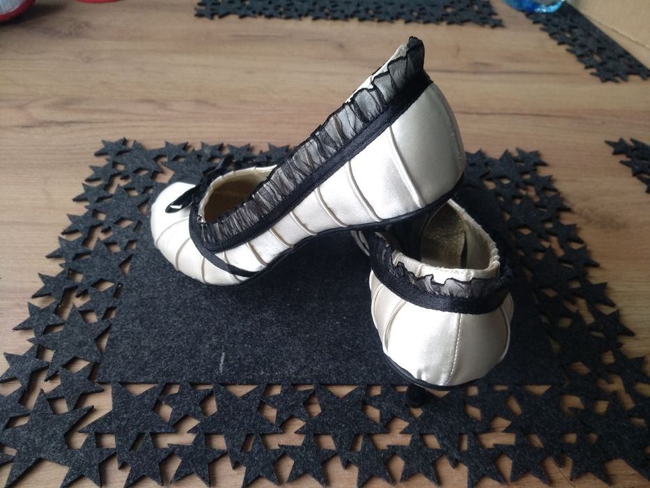 Buty do sypialni burleskowe